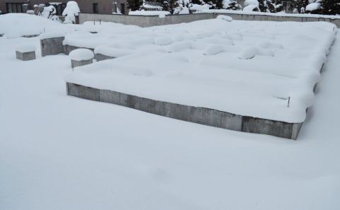 雪の中の基礎