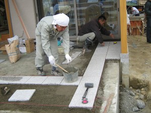 空練りの上に、通りを見ながら。。。